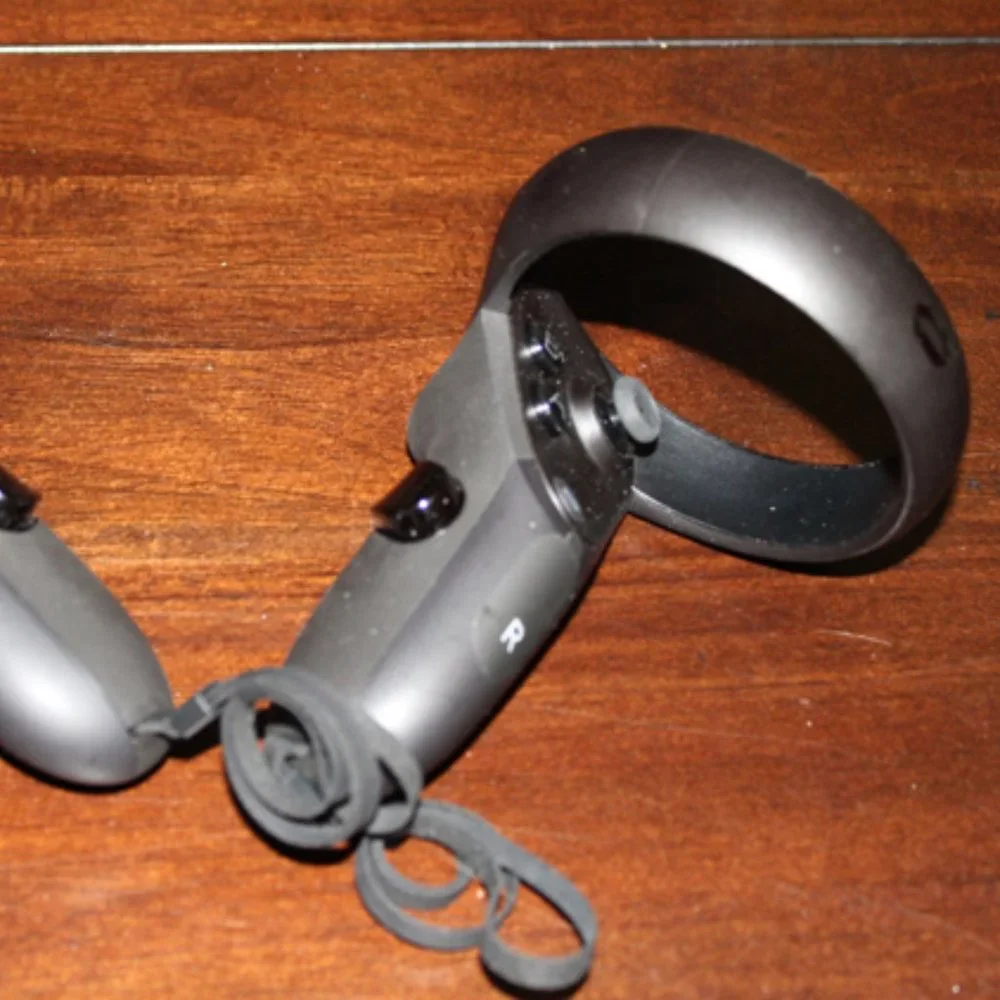 Oculus Quest Standalone Virtual Reality Gaming Headset Bundle - 128GB